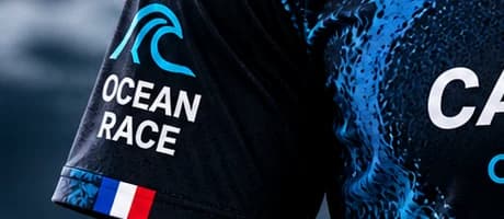 Détail de la manche Ocean : logo et bande tricolore